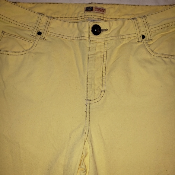 Faded Glory 16 pale yellow cotton capri - Picture 5 of 14